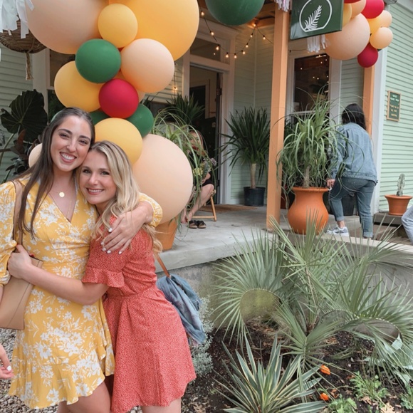 Meet your Posher, Briana - Picture 2 of 4